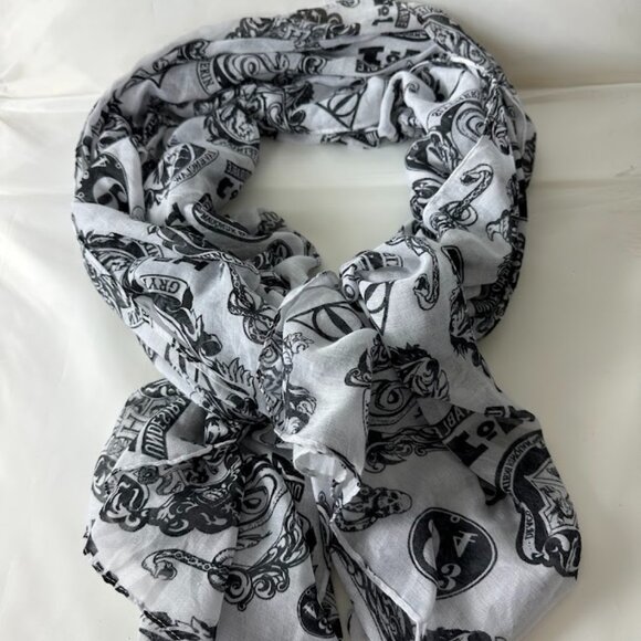 Harry Potter Toss Icons Oblong Scarf - Picture 1 of 4